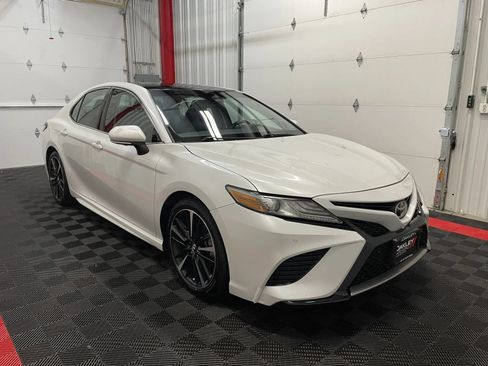 Used 2018 Toyota Camry XSE w/ Audio Package FWD image 5