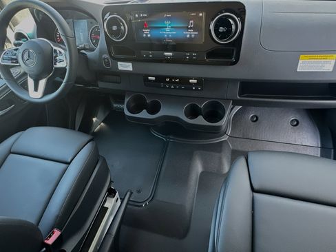New 2024 Mercedes-Benz Sprinter 4500 image 12