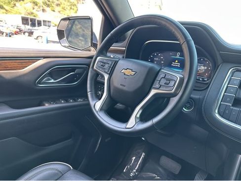 Certified 2024 Chevrolet Suburban Premier AWD/4WD image 5