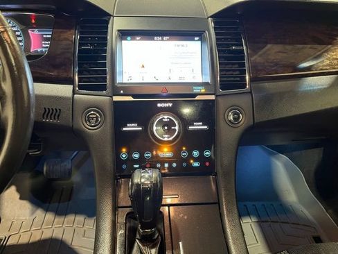 Used 2018 Ford Taurus Limited image 29