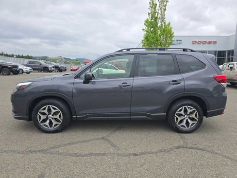 Used 2022 Subaru Forester Premium AWD/4WD image 2