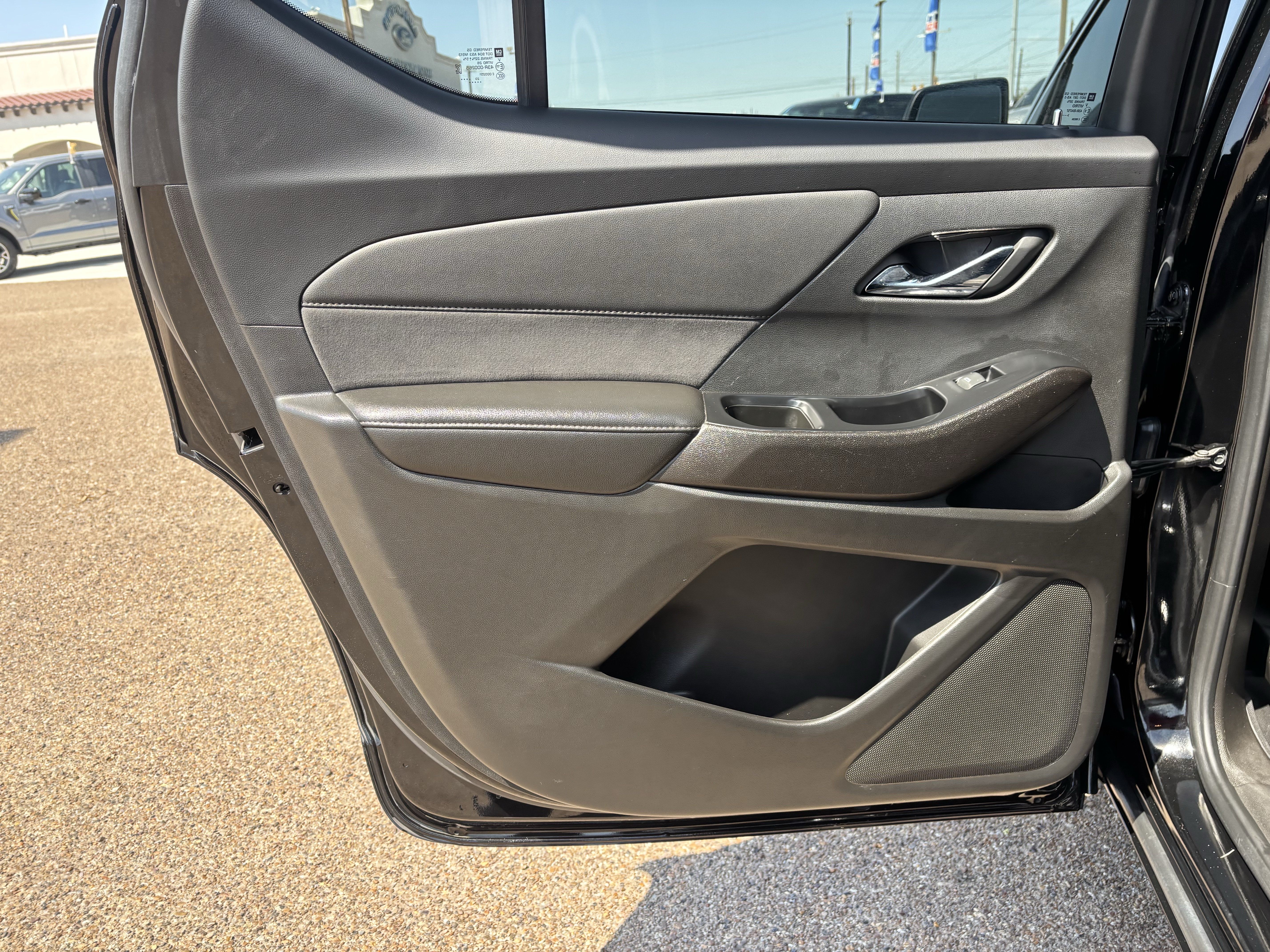 Used 2023 Chevrolet Traverse High Country w/ LPO, Floor Liner Package FWD image 12