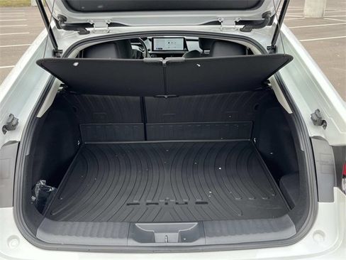 Used 2025 Toyota Prius XLE image 11