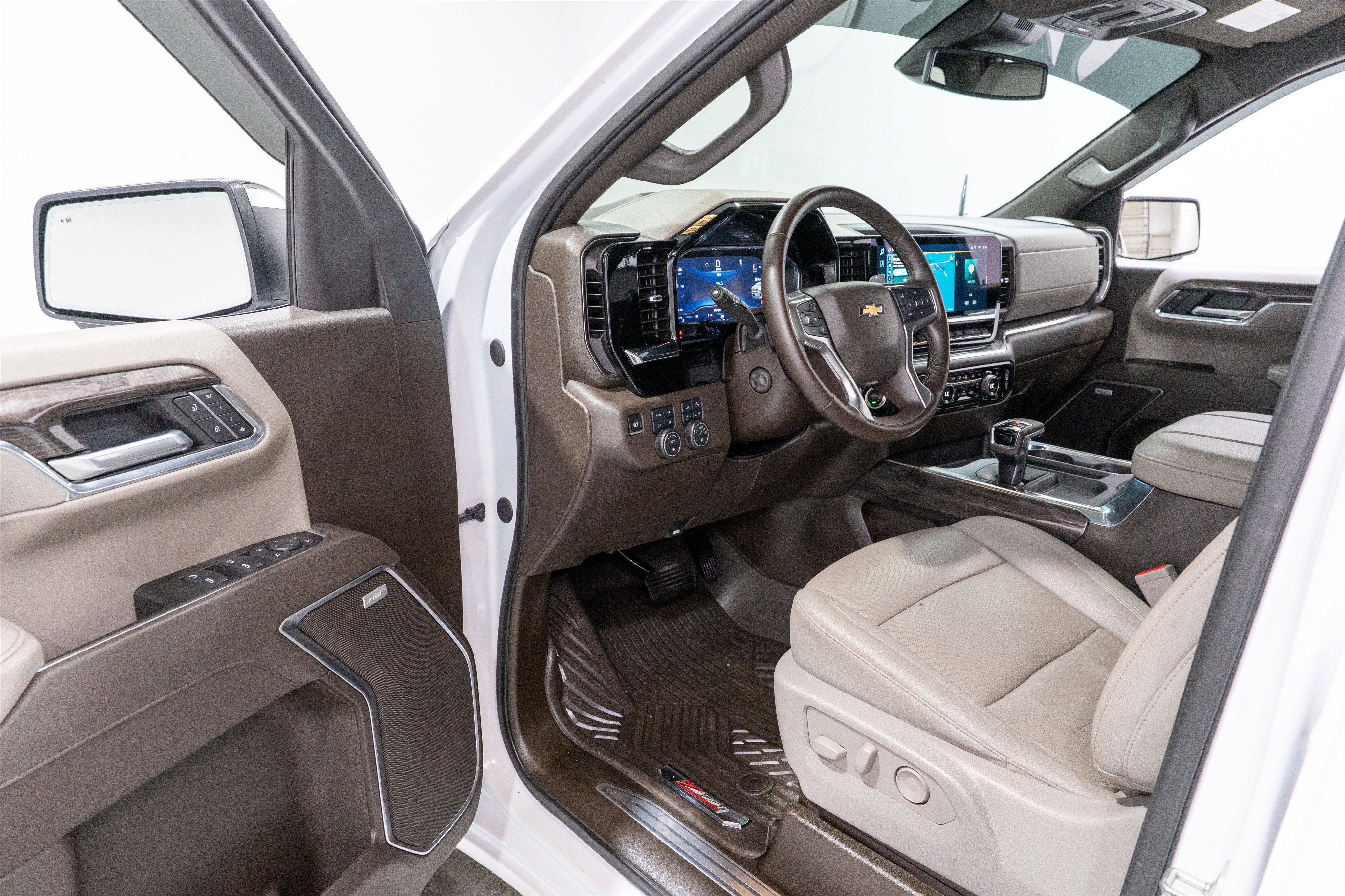 Used 2025 Chevrolet Silverado 1500 LTZ AWD/4WD image 13