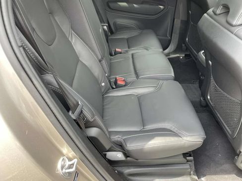 Used 2025 Volvo XC90 B5 Ultra AWD/4WD image 16