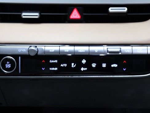 Used 2024 Hyundai Ioniq 5 Limited image 32