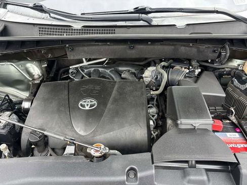 Used 2018 Toyota Highlander XLE image 8