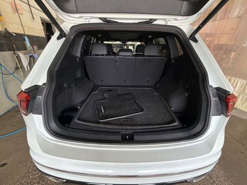 Used 2022 Volkswagen Tiguan SEL R-Line image 25