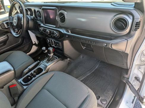 Used 2022 Jeep Wrangler Unlimited Sport w/ Sun And Sound Package AWD/4WD image 31