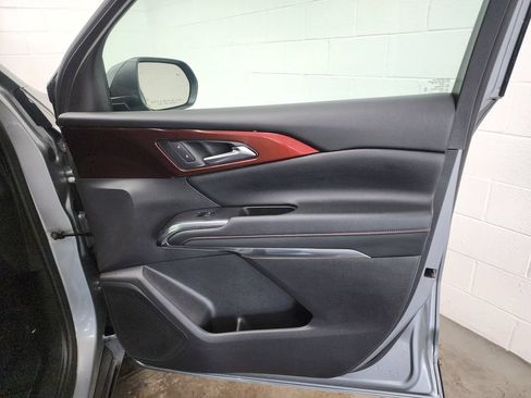 Used 2025 Chevrolet Traverse Z71 AWD/4WD image 32