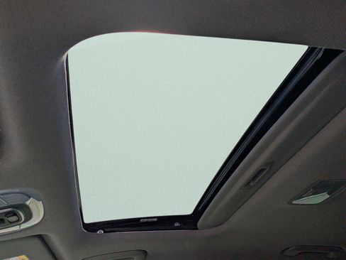 Used 2025 Hyundai Elantra SEL image 18