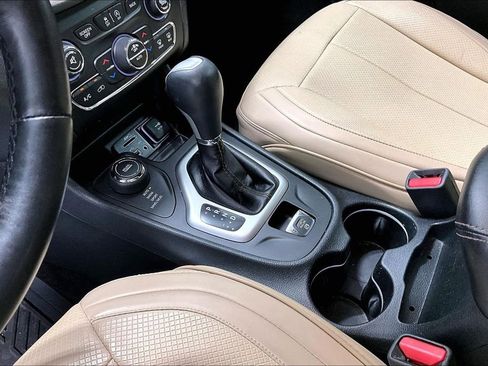 Used 2017 Jeep Cherokee Limited w/ Luxury Group image 16