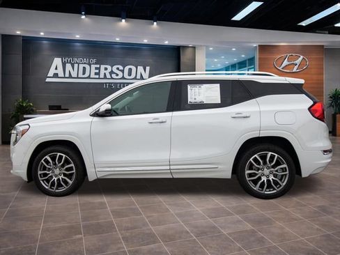 Used 2023 GMC Terrain Denali w/ Denali Premium Package AWD/4WD image 5