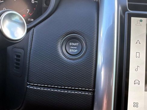 New 2025 Land Rover Discovery Dynamic SE image 26