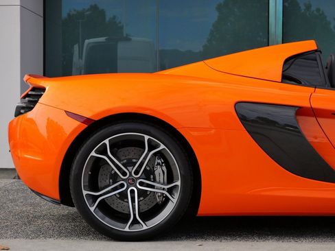 Used 2015 McLaren 650S Spider image 15