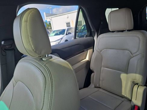 Used 2018 Ford Explorer Limited w/ Equipment Group 301A FWD image 12