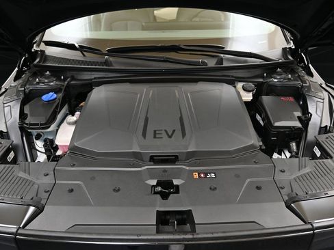 New 2025 Hyundai Ioniq 5 SEL image 9