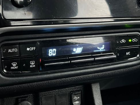 Used 2017 Toyota Corolla LE image 20