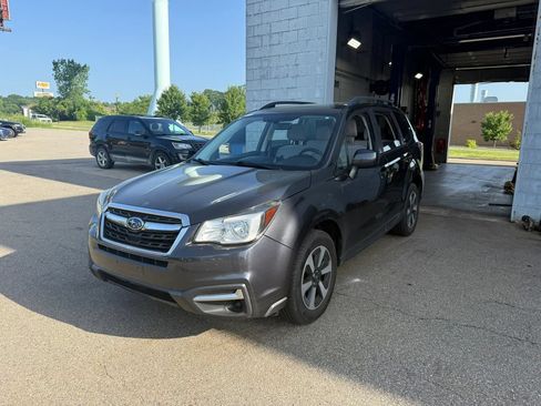 Used 2018 Subaru Forester 2.5i Premium w/ All-Weather Package AWD/4WD image 3