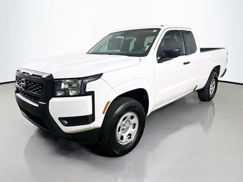 Used 2025 Nissan Frontier S w/ S Utility Package image 3