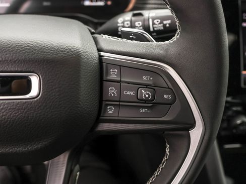 New 2025 Jeep Grand Cherokee L Altitude image 28