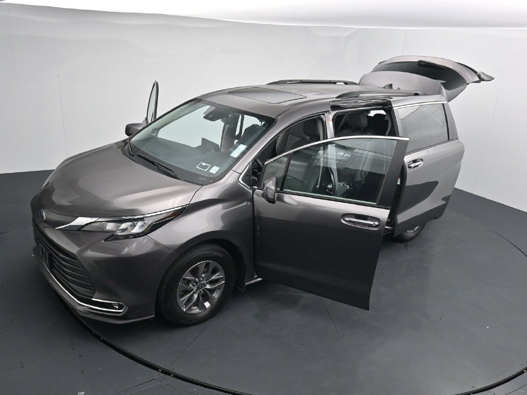 Used 2023 Toyota Sienna XLE w/ XLE Plus Package AWD/4WD image 26