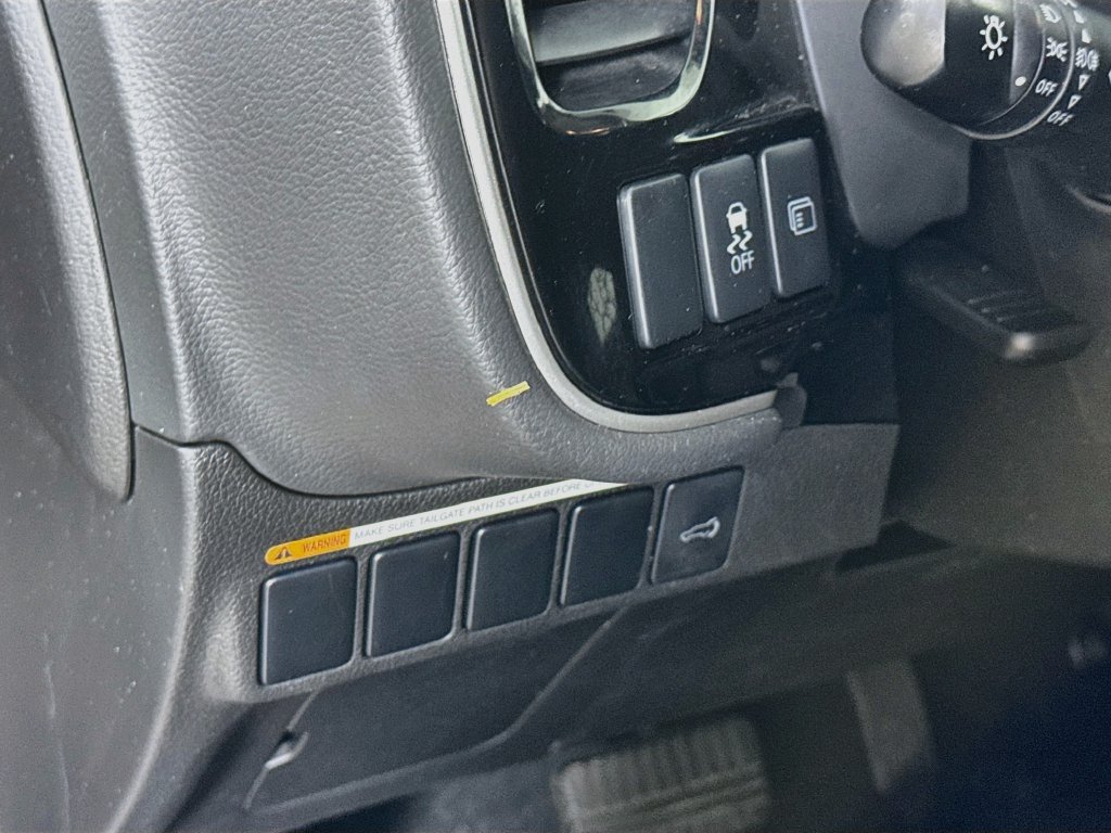 Used 2016 Mitsubishi Outlander AWD image 10