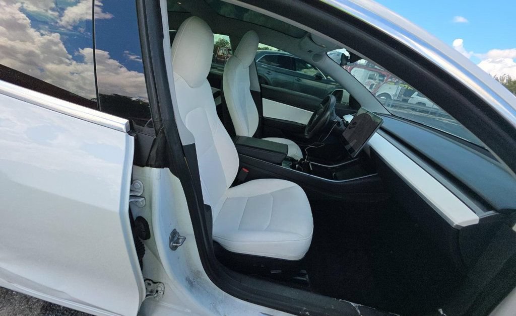 Used 2020 Tesla Model 3 Standard Range Plus RWD image 6