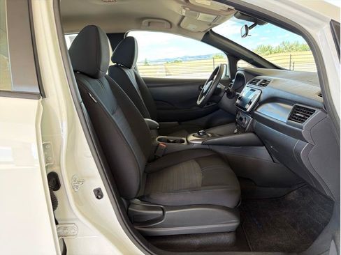 Used 2025 Nissan Leaf S FWD image 14