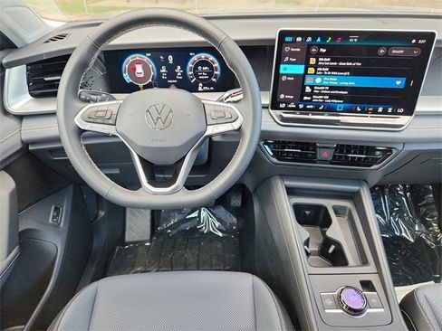New 2025 Volkswagen Tiguan SE image 21