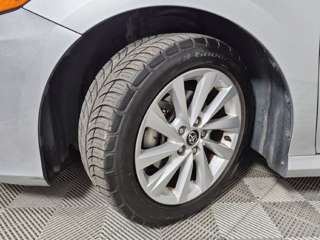 Used 2021 Toyota Camry LE FWD image 10