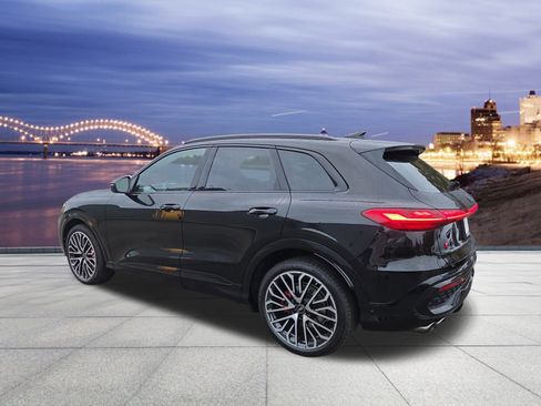 New 2025 Audi SQ5 Prestige image 3