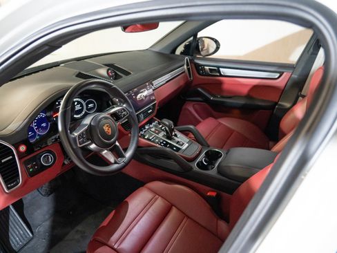Certified 2023 Porsche Cayenne Platinum Edition AWD/4WD image 4