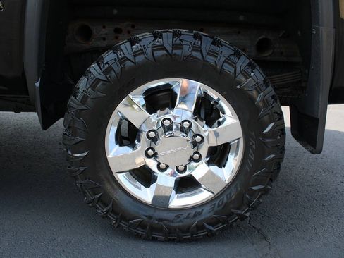Used 2017 GMC Sierra 2500 Denali w/ Duramax Plus Package AWD/4WD image 17