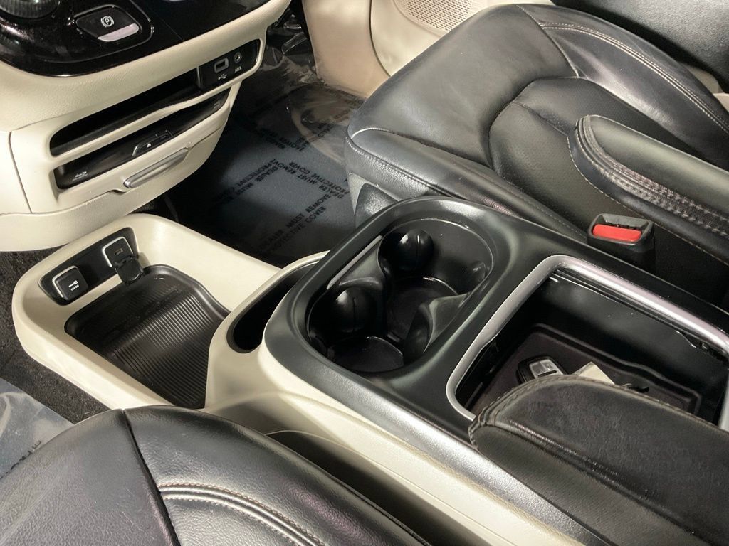 Used 2018 Chrysler Pacifica Touring-L Plus FWD image 19