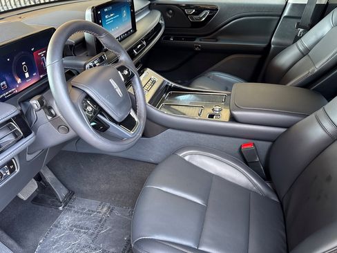 New 2025 Lincoln Aviator 2WD w/ Equipment Group 101A image 9