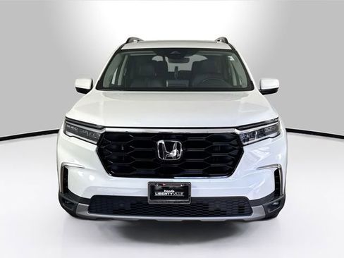 Used 2024 Honda Pilot Touring image 18