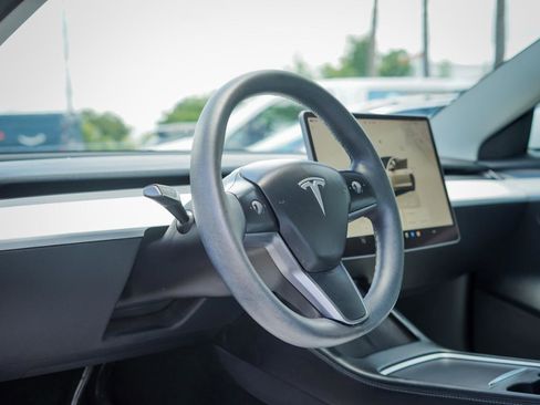 Used 2023 Tesla Model 3 Standard Range RWD image 9