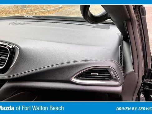 Used 2025 Chrysler Pacifica Limited FWD image 23