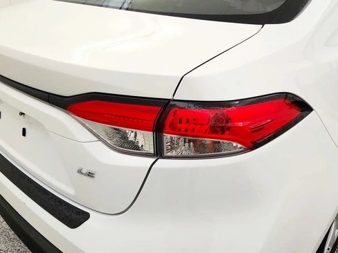 Used 2024 Toyota Corolla LE w/ LE Convenience Package FWD image 33