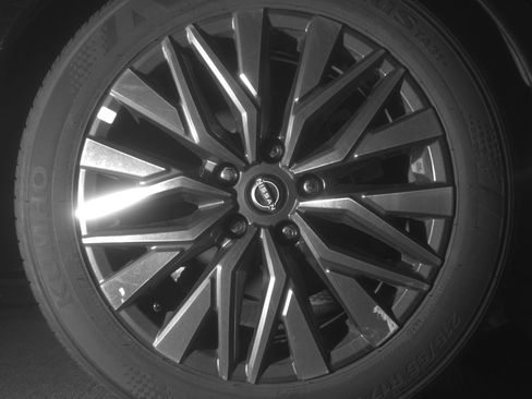Used 2025 Nissan Altima 2.5 SV FWD image 15