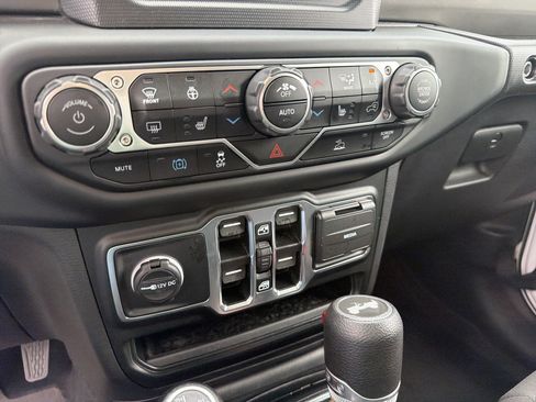 Used 2023 Jeep Wrangler Unlimited w/ Cold Weather Group AWD/4WD image 18