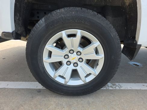 Used 2020 Chevrolet Colorado LT w/ Safety Package image 27