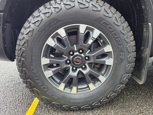 Used 2021 Nissan Titan PRO-4X w/ Pro-4x Convenience Package AWD/4WD image 8