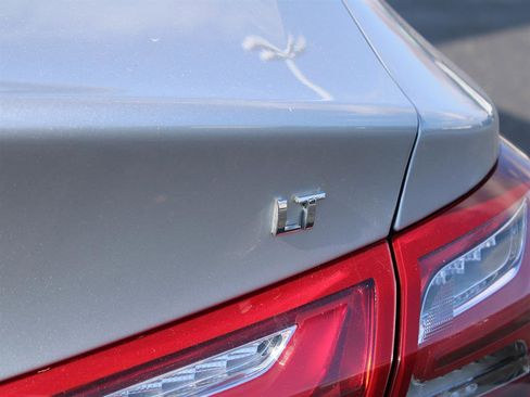 Used 2022 Chevrolet Malibu LT image 11