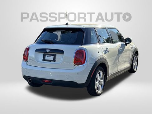 Used 2021 MINI Cooper 4-Door Hardtop image 5