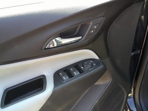 Used 2020 Chevrolet Equinox LS w/ LPO, Floor Liner Package FWD image 17
