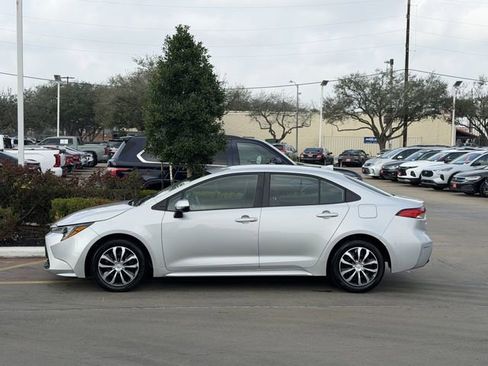 Used 2023 Toyota Corolla LE image 4