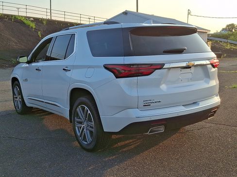 Used 2024 Chevrolet Traverse High Country FWD image 4