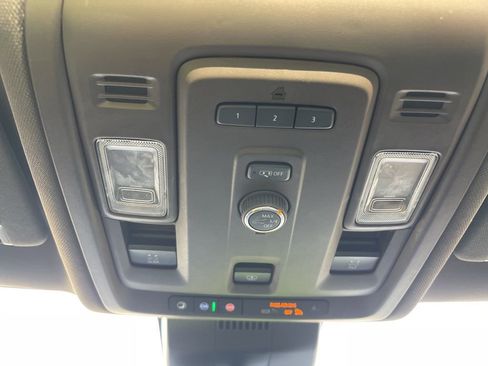 Used 2023 GMC Yukon XL SLT image 35